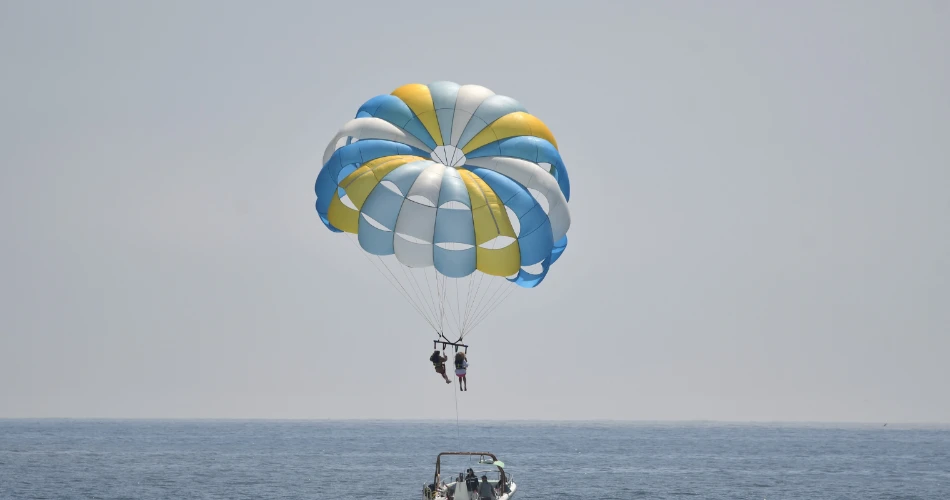 Parasailing & Sukan Air Berhampiran Pantai Juhu dan Versova